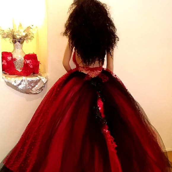 "MOZELLA" Red & Black Gothic Wedding Ballgown Set - Picture 6 of 7